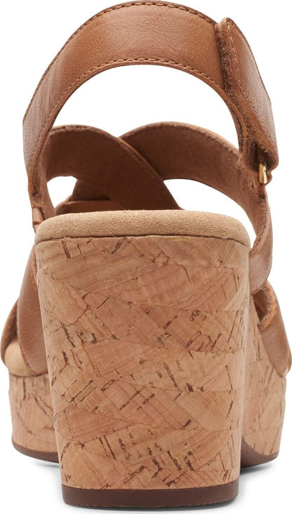 Clarks Womens Giselle Beach Suede Wedge Sandals